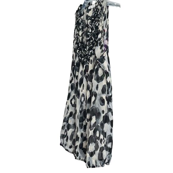 CHARLOTTE RUSSE SLEEVELESS RUFFLED V-NECK BLOUSE, WOMENS, L-BLACK & GREY LEOPARD - Picture 3 of 9